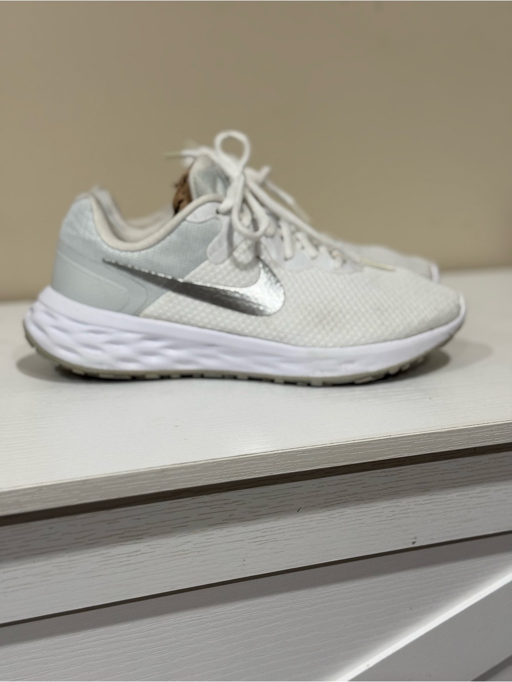 Nike Women’s Running Shoes White/Gray – Mismatched Size 7 & 7.5